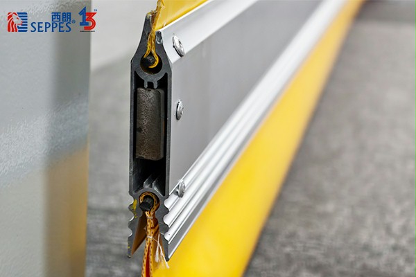 抗风肋条 抗风肋条