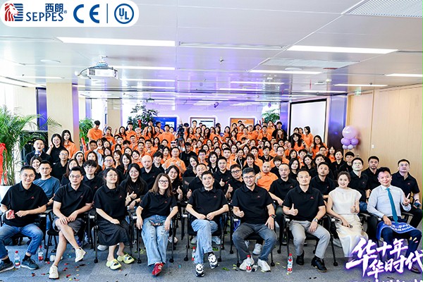 阿里巴巴国际站华东总部乔迁仪式现场大合影 阿里巴巴国际站华东总部乔迁仪式现场大合影