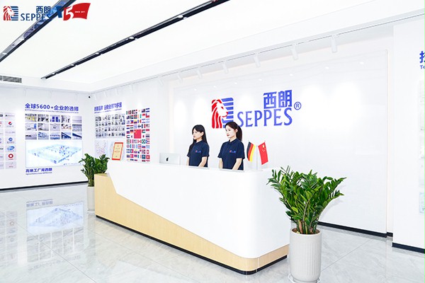 西朗门业工厂前台展区